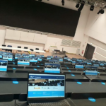 Hörsaal mit Laptops